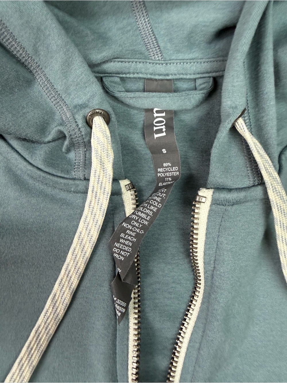 Vuori Halo Performance Hoodie - Picture 2 of 6